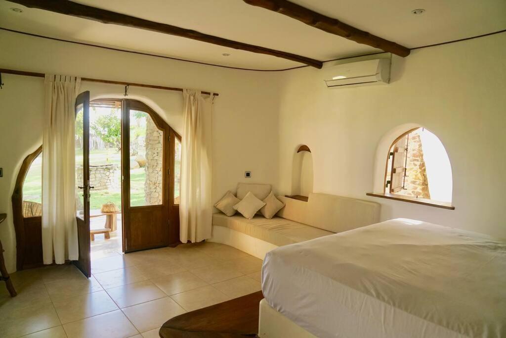 Beach-Front Sumbawa Surf House Lemonga Екстериор снимка