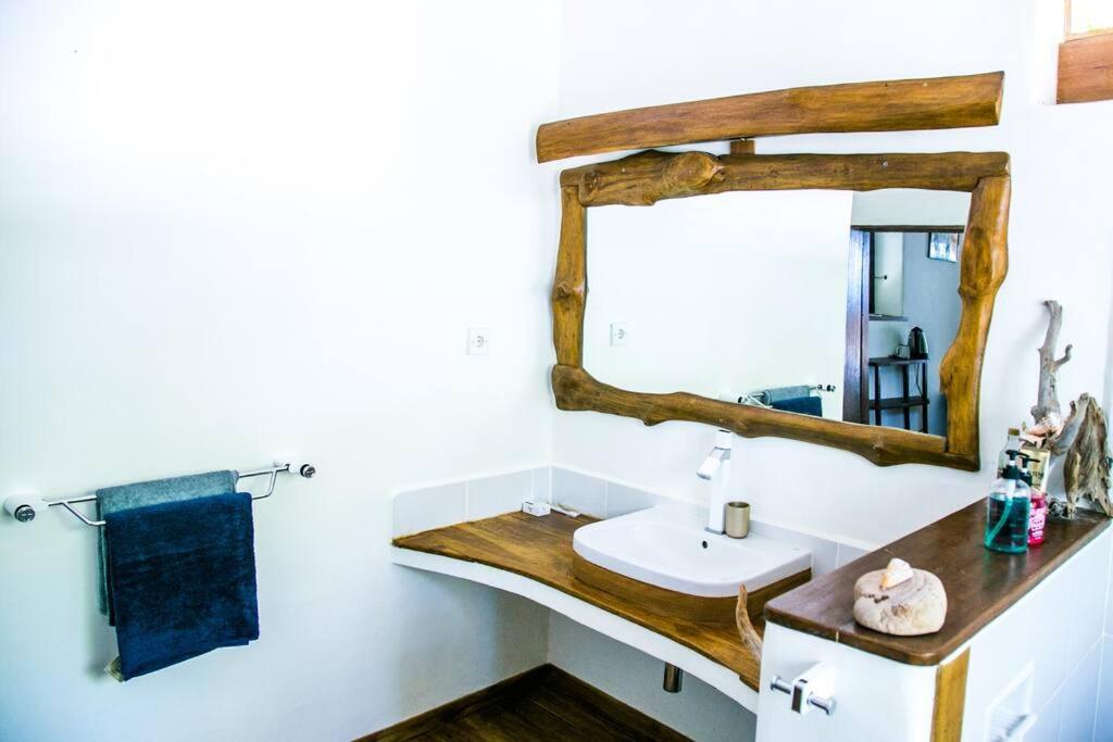 Beach-Front Sumbawa Surf House Lemonga Екстериор снимка