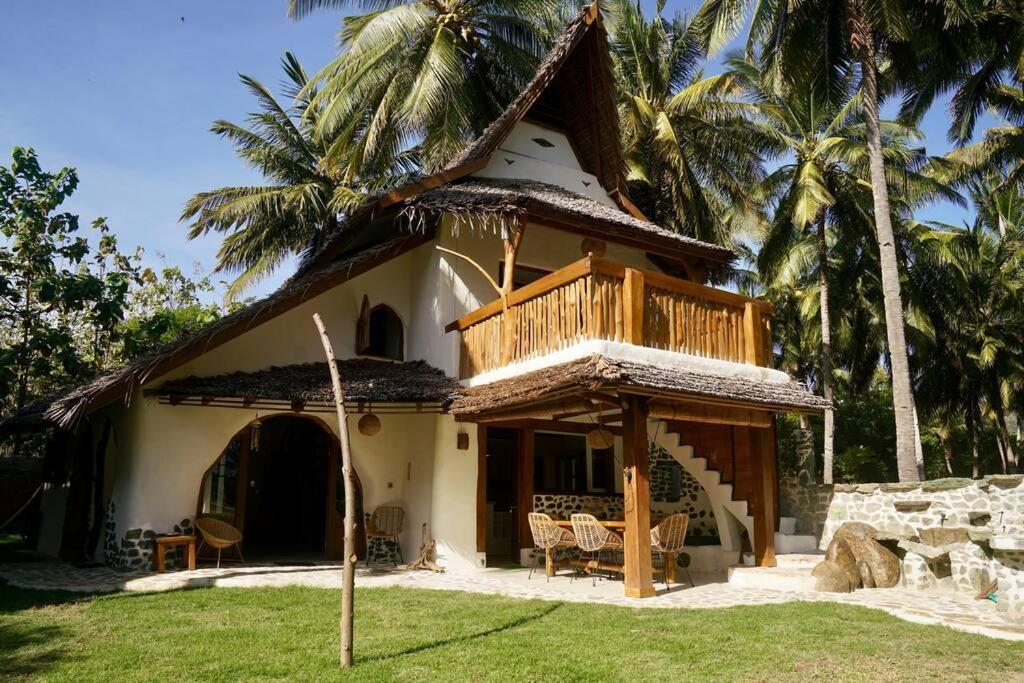 Beach-Front Sumbawa Surf House Lemonga Екстериор снимка