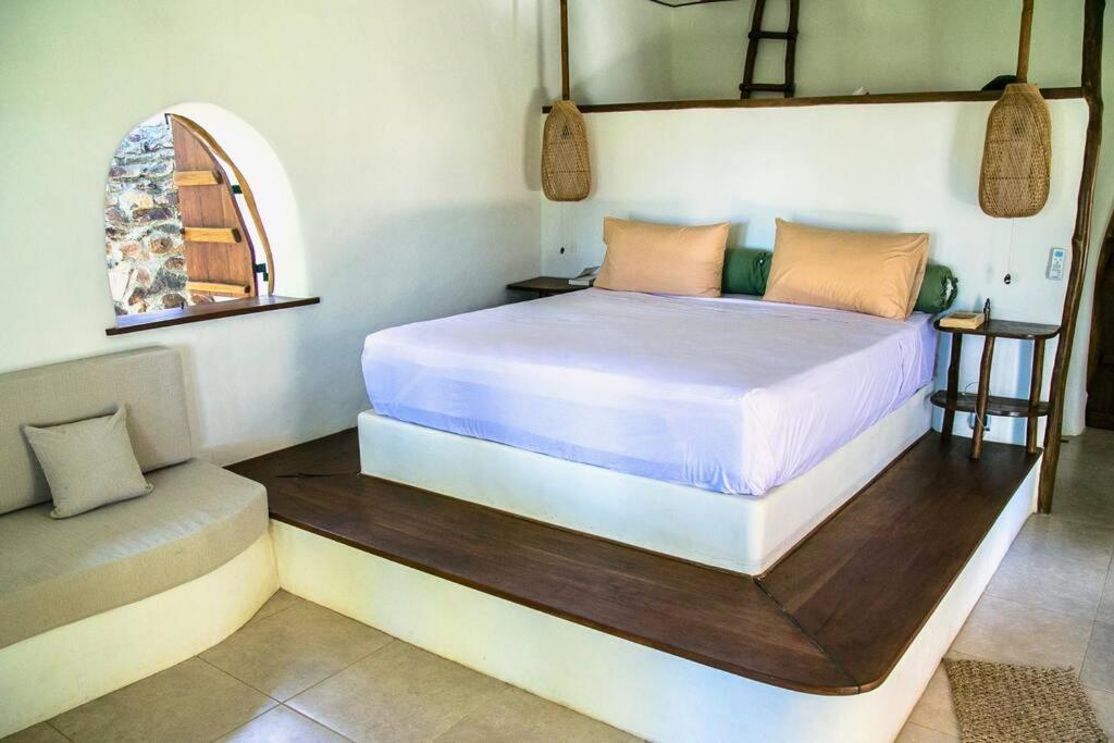 Beach-Front Sumbawa Surf House Lemonga Екстериор снимка