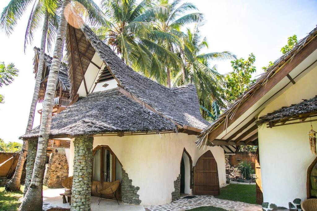 Beach-Front Sumbawa Surf House Lemonga Екстериор снимка