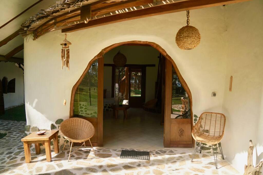 Beach-Front Sumbawa Surf House Lemonga Екстериор снимка