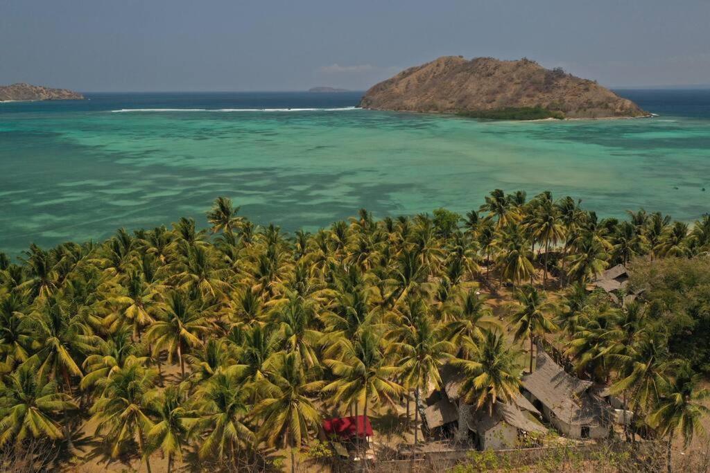 Beach-Front Sumbawa Surf House Lemonga Екстериор снимка