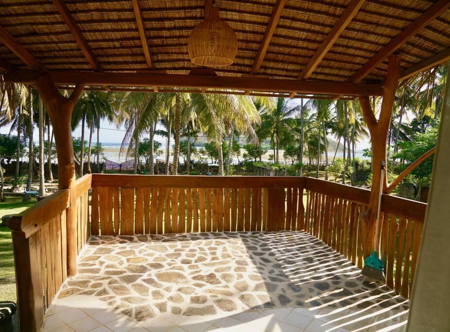 Beach-Front Sumbawa Surf House Lemonga Екстериор снимка